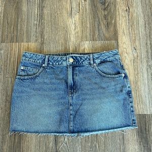garage denim skirt size medium never worn